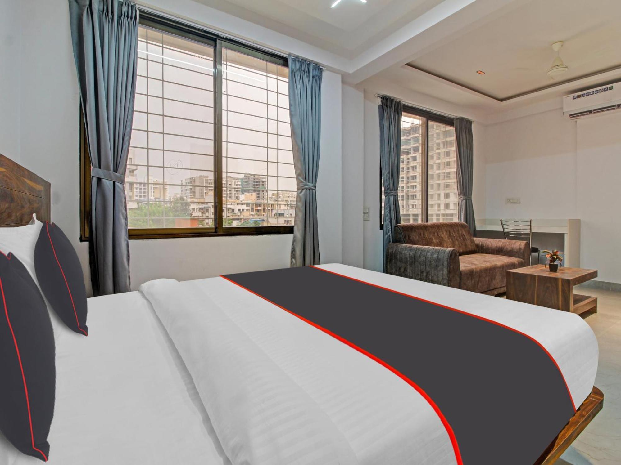 Collection O Crystal Hotel Pimpri-Chinchwad Exterior photo